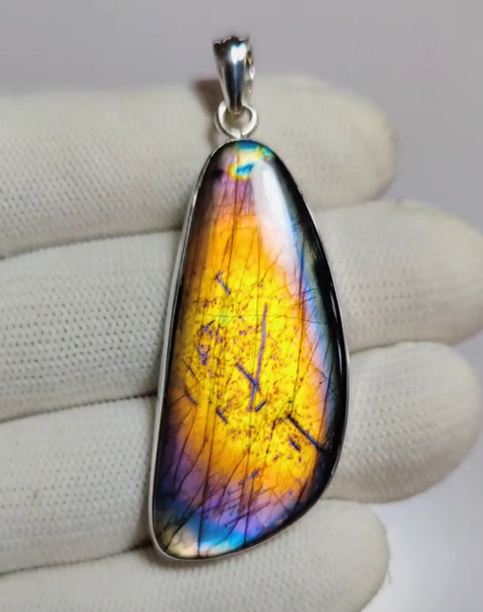 Labradorite Pendant (O)