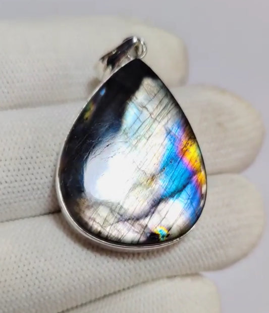 Labradorite Pendant (R)