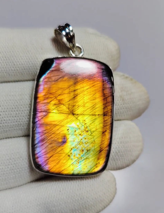 Labradorite Pendant (E)