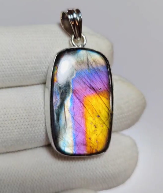 Labradorite Pendant (U)