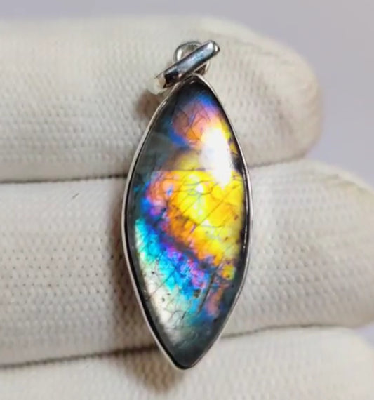 Labradorite Pendant (Z)